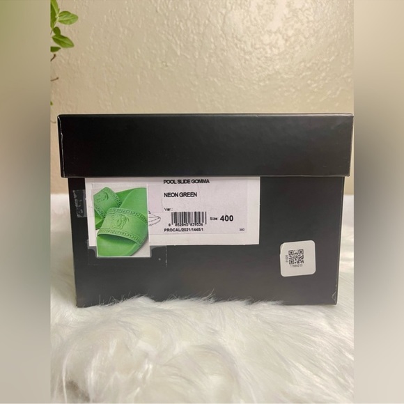 New Versace Women's Green Neon Medusa Head Embossed Slippers - Picture 3 of 11